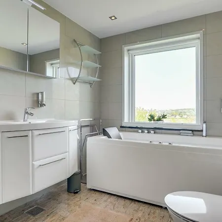 Semesterbostad Fjordhuset *